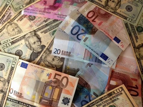 400 euros to dollars|EUR to USD .